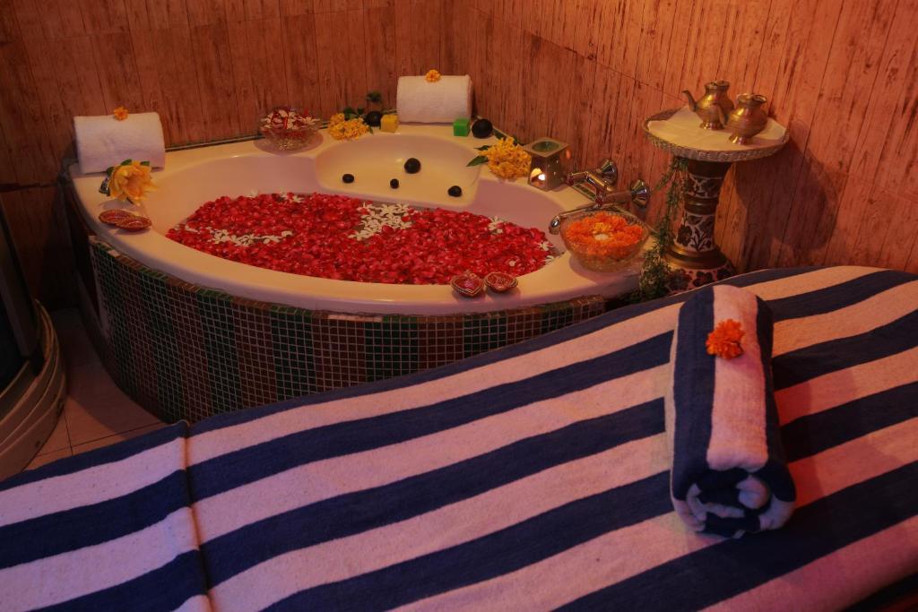 Country Inn & Suites Haridwar Ngoại thất bức ảnh